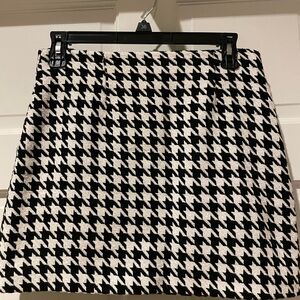 Forever 21 Black and White Houndstooth Mini Skirt